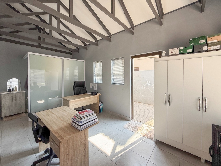 7 Bedroom Property for Sale in Melodie North West